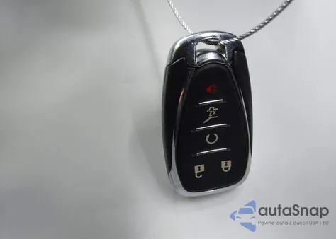 2018 Chevrolet Equinox Premier z USA, uszkodzony, nr VIN 2GNAXVEV8J6110621